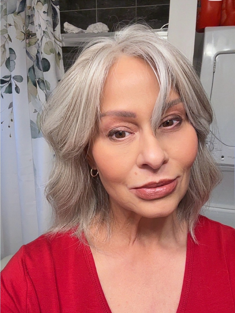 HOLLIE PETITE by Jon Renau - Oyster Light Grey Short Bob Wig - Picture 10 of 10